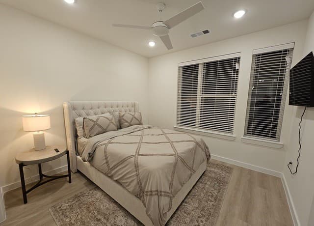 rental at 719  E Locust St Unit 3111 in San Antonio, TX — photo 3