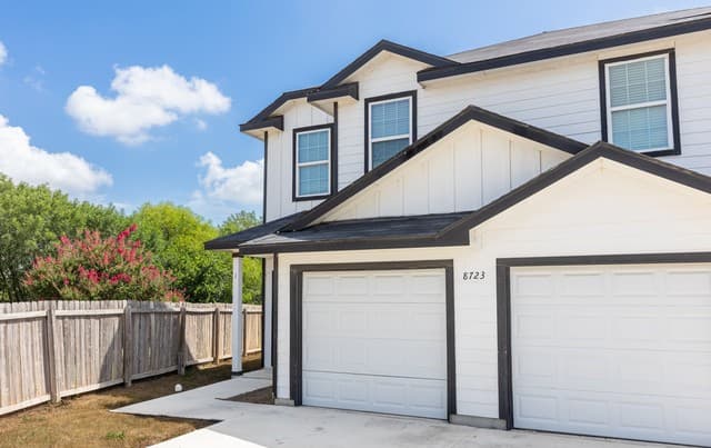 rental at 8723  Key Windy Way Unit 1 in Converse, TX — photo 2