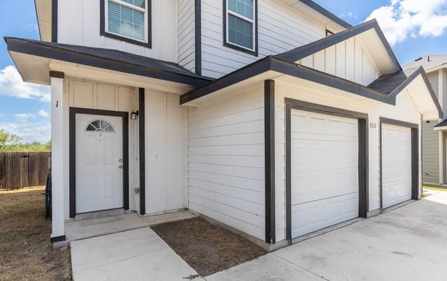 rental at 8723  Key Windy Way Unit 1 in Converse, TX — photo 4
