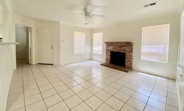 2-bedroom rental at 11610 Vance Jackson Rd Unit 1083 in San Antonio, TX — photo 3