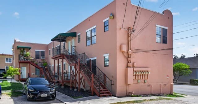 rental at 902 W Craig Unit 6 in San Antonio, TX — photo 2