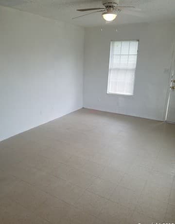 rental at 3143  La Violeta St in San Antonio, TX — photo 4