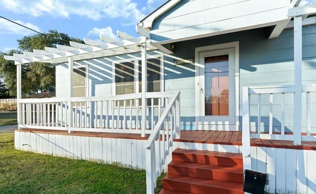 rental at 103  Cosgrove Street in San Antonio, TX — photo 2