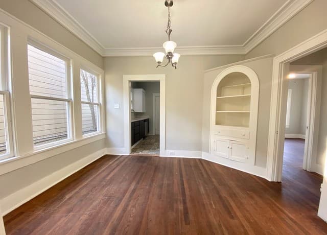 rental at 1047 E Highland Blvd in San Antonio, TX — photo 1