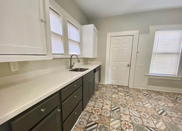 rental at 1047 E Highland Blvd in San Antonio, TX — photo 3