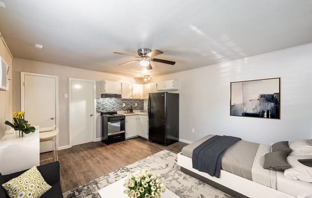 0rental at 122 Roundtree Ln Unit 6 in San Antonio, TX — photo 2