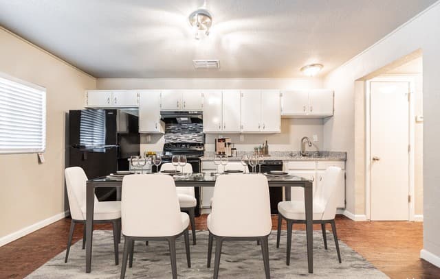 rental at 122  Roundtree Ln Unit 5 in San Antonio, TX — photo 3