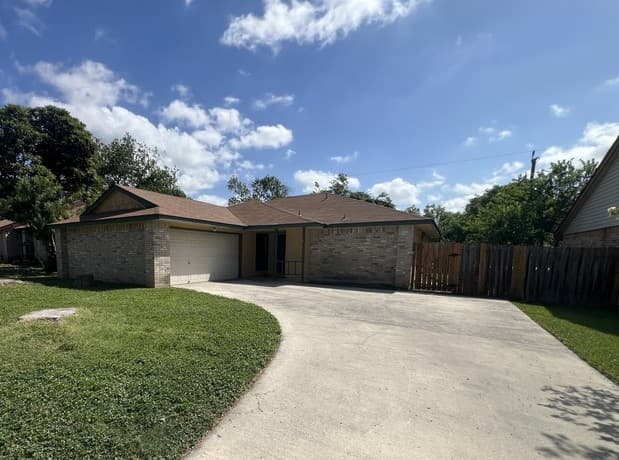 rental at 6530  Forest Vlg in San Antonio, TX — photo 2