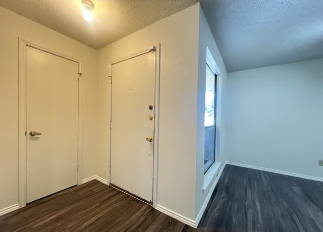rental at 6530  Forest Vlg in San Antonio, TX — photo 3