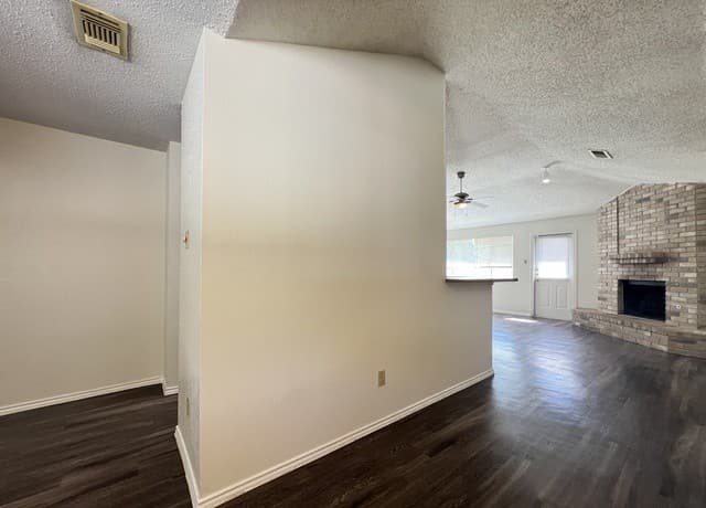rental at 6530  Forest Vlg in San Antonio, TX — photo 4