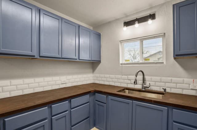 rental at 2303  Burnet in San Antonio, TX — photo 4