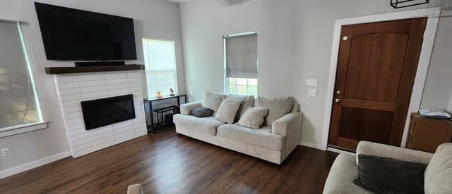 rental at 1005  3rd St in Floresville, TX — photo 2