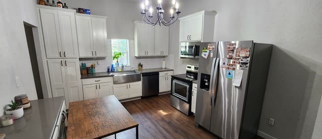 rental at 1005  3rd St in Floresville, TX — photo 3