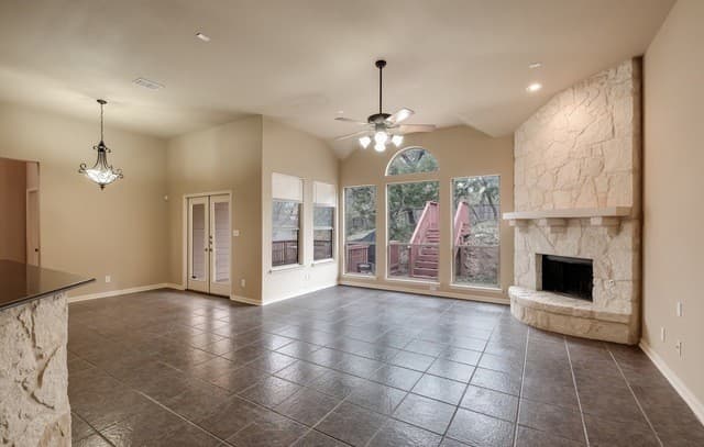 rental at 23907  Seven Winds in San Antonio, TX — photo 3