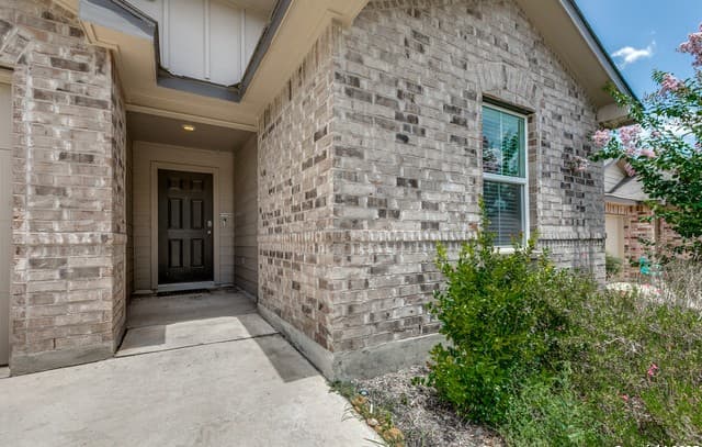 rental at 15547  Crimson Topaz in San Antonio, TX — photo 2