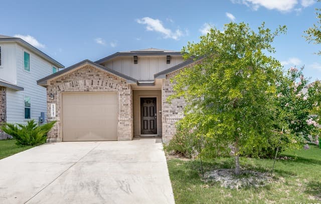 rental at 15547  Crimson Topaz in San Antonio, TX — photo 3