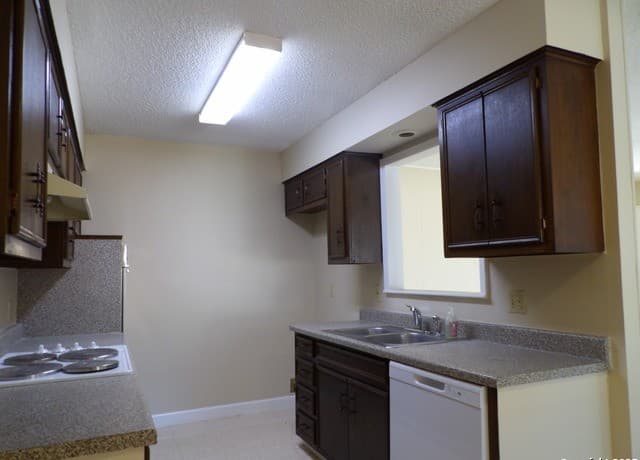 rental at 5637  Walzem Rd in Windcrest, TX — photo 5