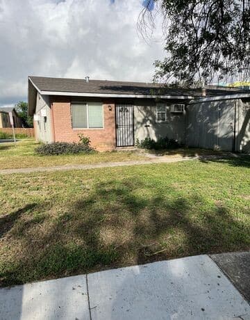 1-bedroom rental at 7115 Glen Ter Unit 2 in San Antonio, TX — photo 2