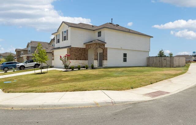 4-bedroom rental at 162 Owl Burrow in San Antonio, TX — photo 2