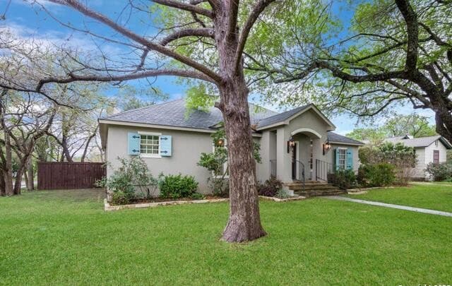 rental at 188  Claywell Dr in Alamo Heights, TX — photo 2