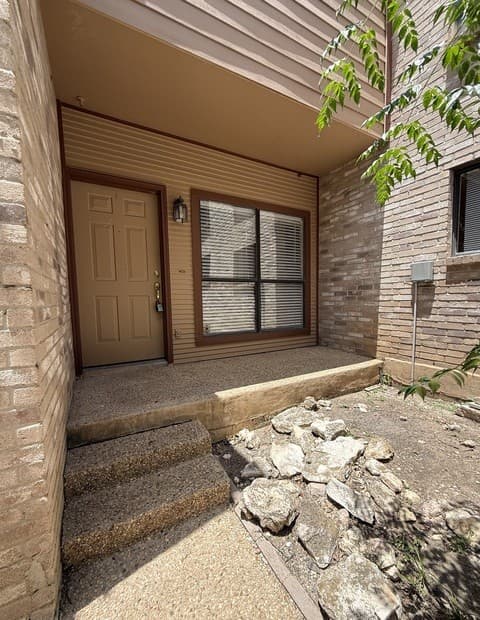 rental at 9510  Scots Gln in San Antonio, TX — photo 2