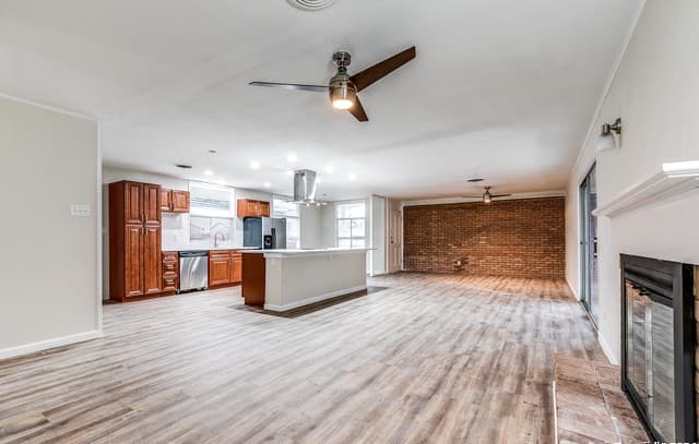 rental at 511 E Hathaway Dr in San Antonio, TX — photo 4