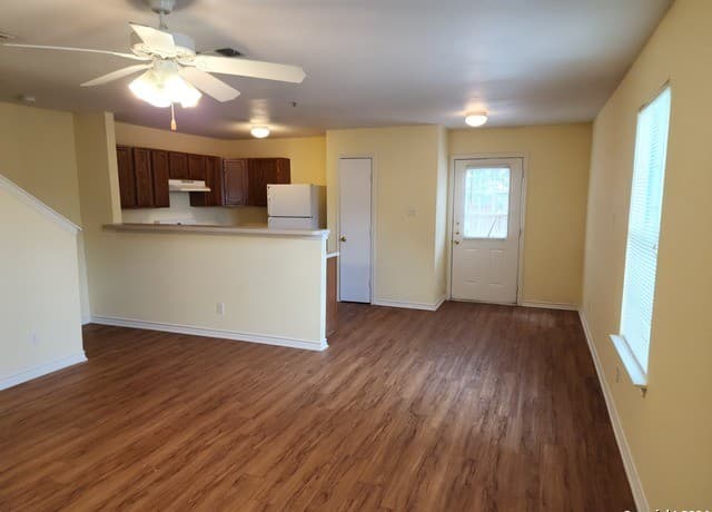 rental at 10023  Vasso Vw Unit 4 in Converse, TX — photo 4