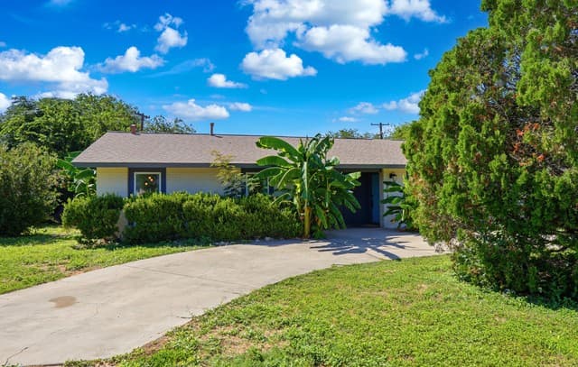 rental at 2714  Nacogdoches Rd in San Antonio, TX — photo 2