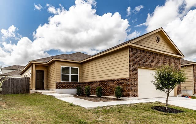 rental at 13040  Heathers Sun in St Hedwig, TX — photo 3