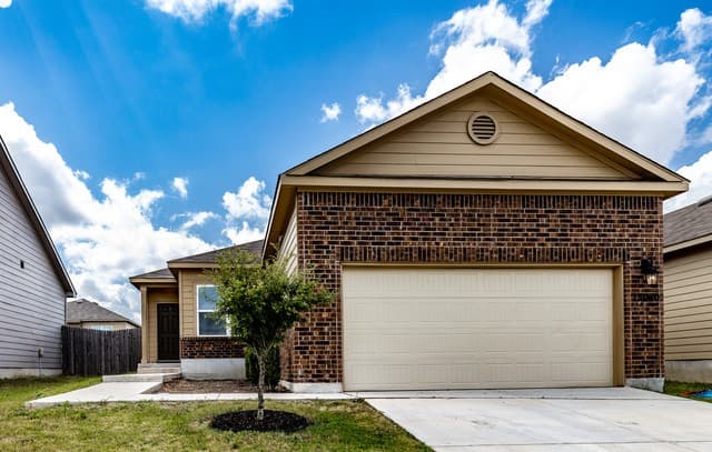 rental at 13040  Heathers Sun in St Hedwig, TX — photo 4
