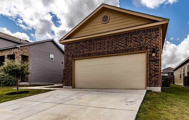 rental at 13040  Heathers Sun in St Hedwig, TX — photo 5