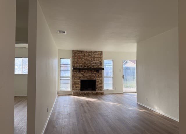 rental at 637  Jamie Sue Dr in Converse, TX — photo 2