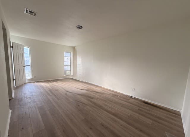 rental at 637  Jamie Sue Dr in Converse, TX — photo 4