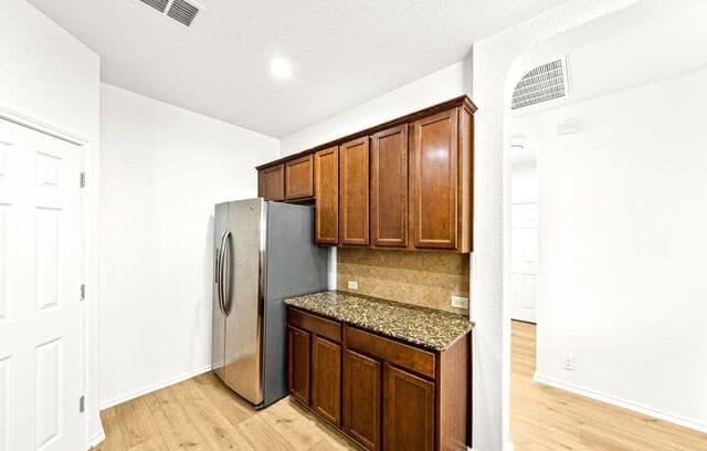 rental at 13515  Ashmont Ter in Live Oak, TX — photo 5