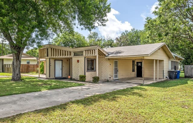 rental at 170  Sinclair Rd in San Antonio, TX — photo 2