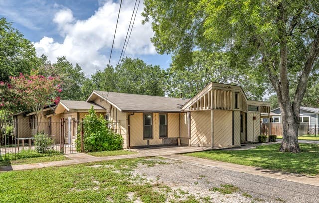 rental at 170  Sinclair Rd in San Antonio, TX — photo 3