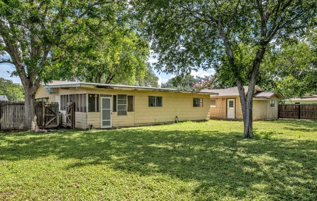 rental at 170  Sinclair Rd in San Antonio, TX — photo 5