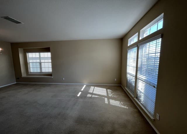 rental at 21114  Villa Valencia in San Antonio, TX — photo 4