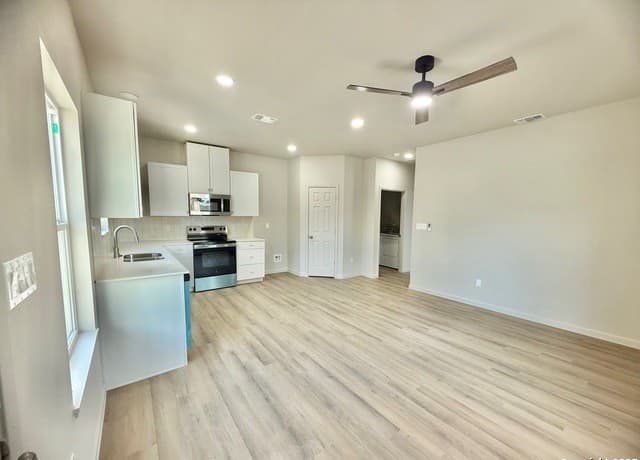 rental at 207  Meridian Ave Unit 102 in San Antonio, TX — photo 4