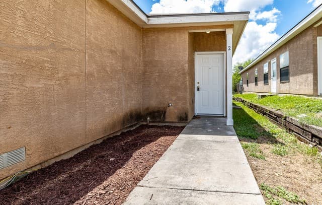 rental at 5718  Golf Heights Unit #2 in San Antonio, TX — photo 4