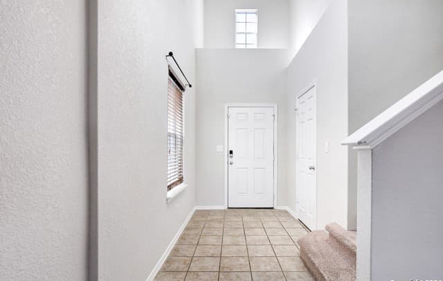 rental at 11823  Silver Coins in San Antonio, TX — photo 2