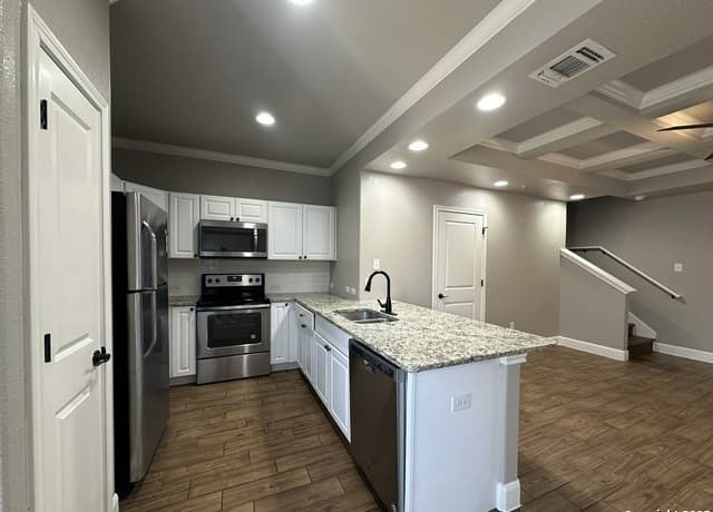 rental at 6402  Melanzane Unit 2 in San Antonio, TX — photo 4