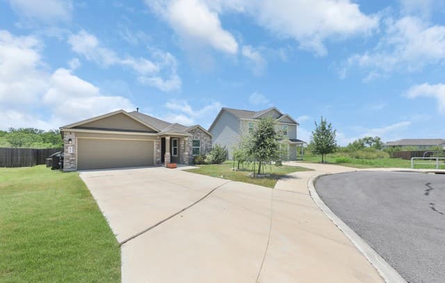 rental at 606  Bean Bnd in San Antonio, TX — photo 2