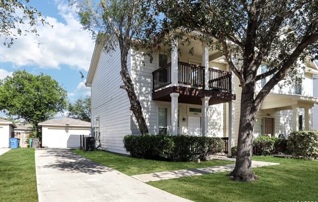 rental at 10302  Lateleaf Oak in San Antonio, TX — photo 2