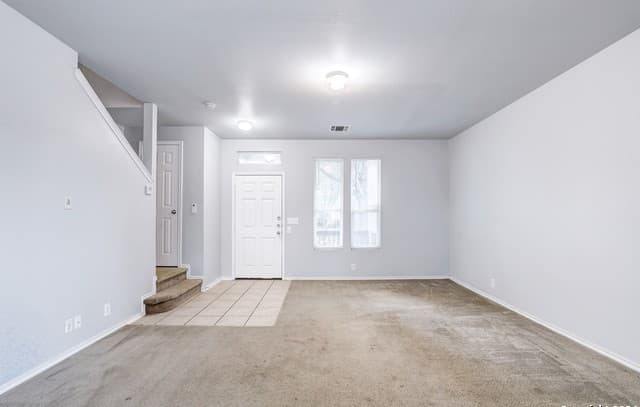 rental at 10302  Lateleaf Oak in San Antonio, TX — photo 3