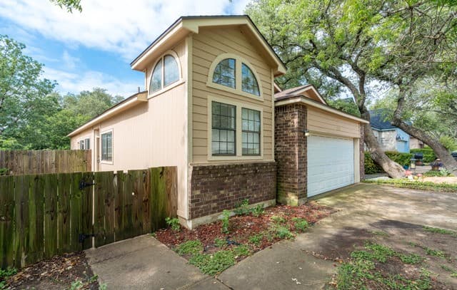 rental at 2826  Village Pkwy in San Antonio, TX — photo 2