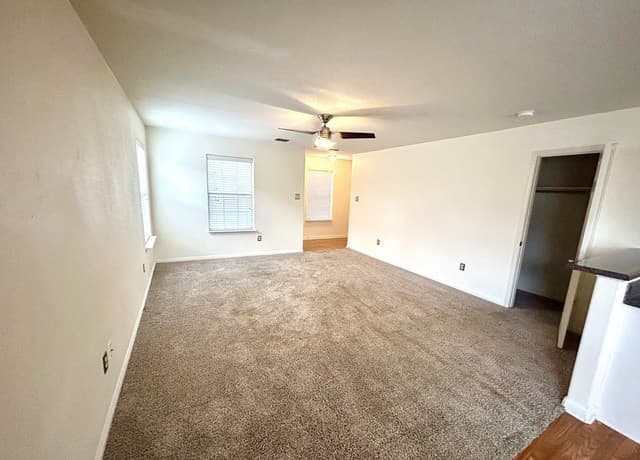 rental at 5702  Wildcat Cyn in San Antonio, TX — photo 3