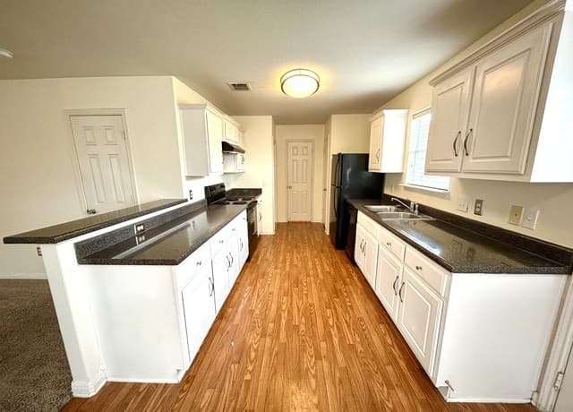 rental at 5702  Wildcat Cyn in San Antonio, TX — photo 5
