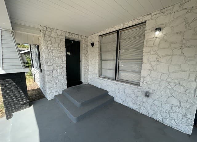 rental at 1245  Kayton Avenue Unit A in San Antonio, TX — photo 3