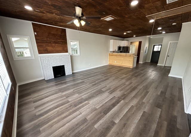 rental at 1245  Kayton Avenue Unit A in San Antonio, TX — photo 4